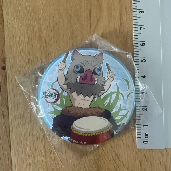 Demon Slayer – Inosuke Hashibira Ufotable Café Chinese Instruments 5 cm – Badge