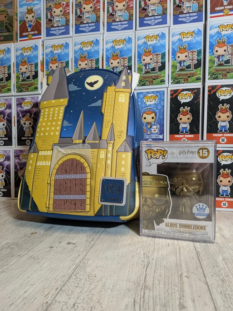 Loungefly – Funko Pop! – Harry Potter Hogwarts Castle Mini Backpack & 15- Albus Dumbledore (Golden) 🪄